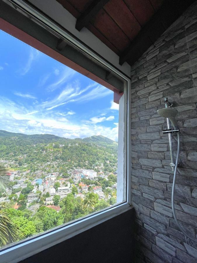 The Skydeck Kandy Bagian luar foto