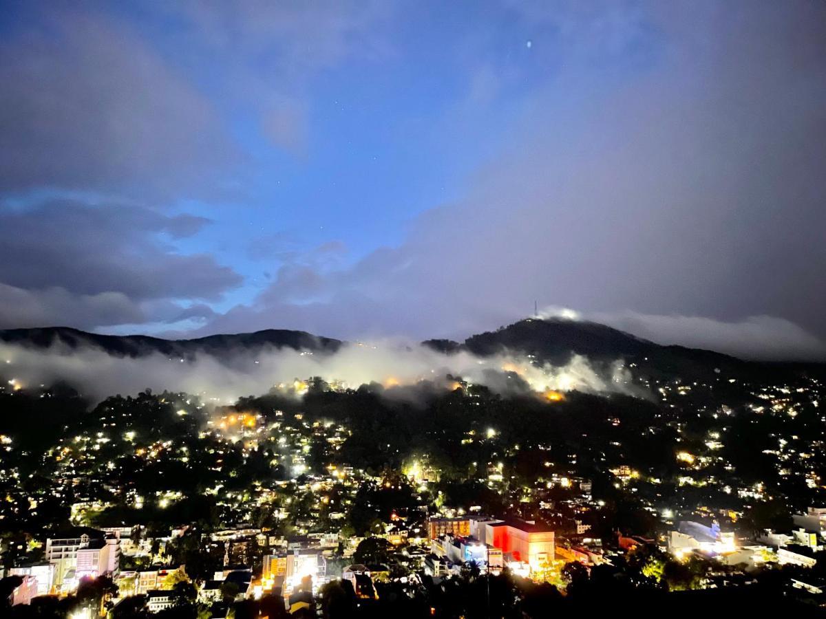 The Skydeck Kandy Bagian luar foto